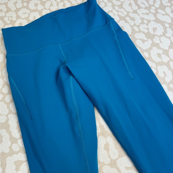 *SOLD ON MY INSTAGRAM* Lululemon Wunder Under High Rise Tight w/ Pockets - Picture 4 of 6